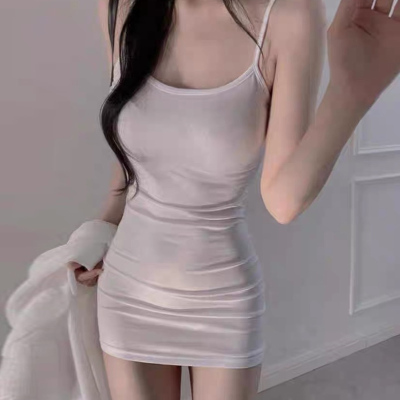 显身材白色U领性感吊带连衣裙女