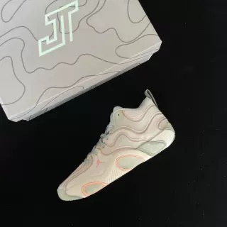 塔图姆新款防滑耐磨中帮篮球鞋