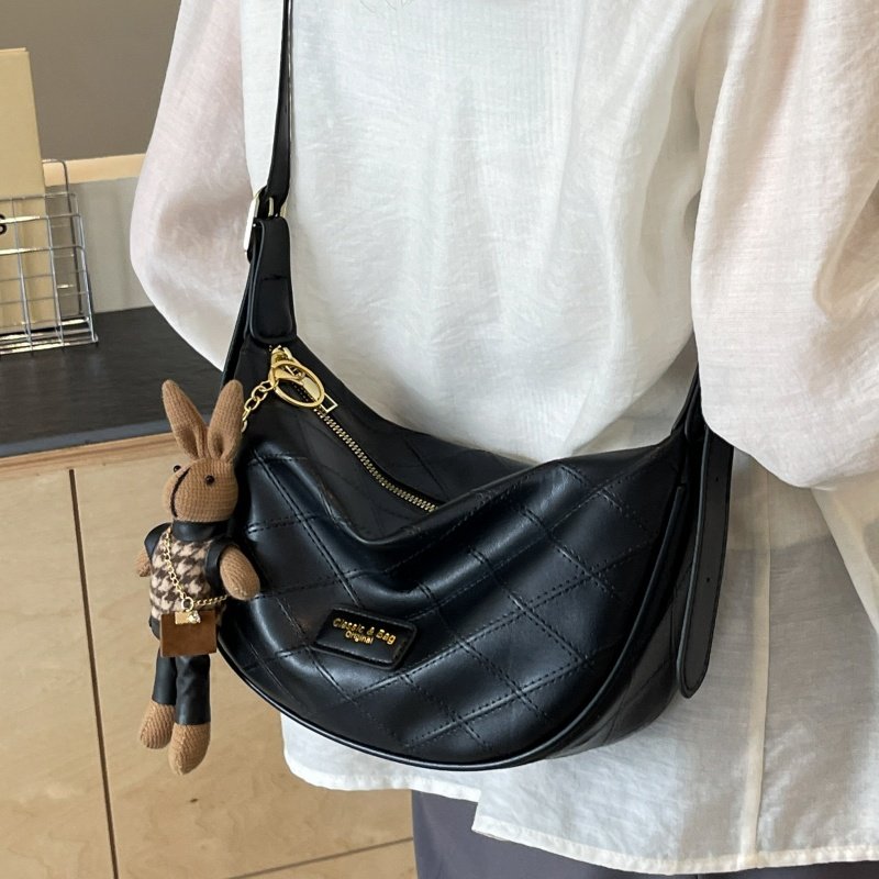 高级质感休闲斜挎饺子包女夏2025新款潮时尚通勤单肩包大容量包包