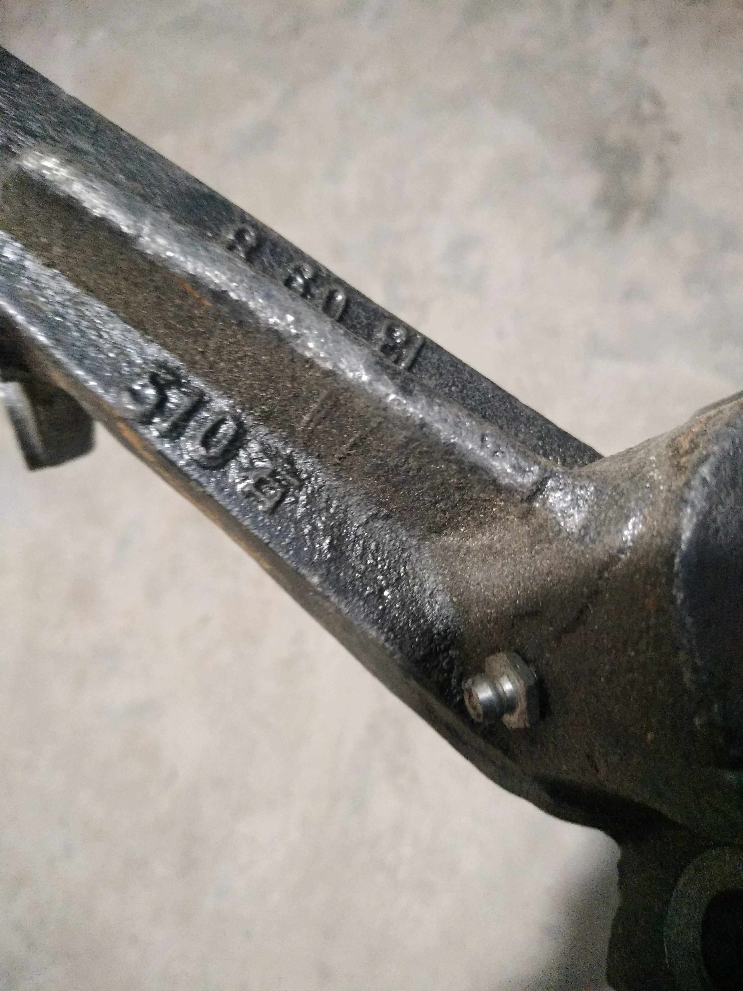 跃进帅虎h500        后刹车分泵支架510