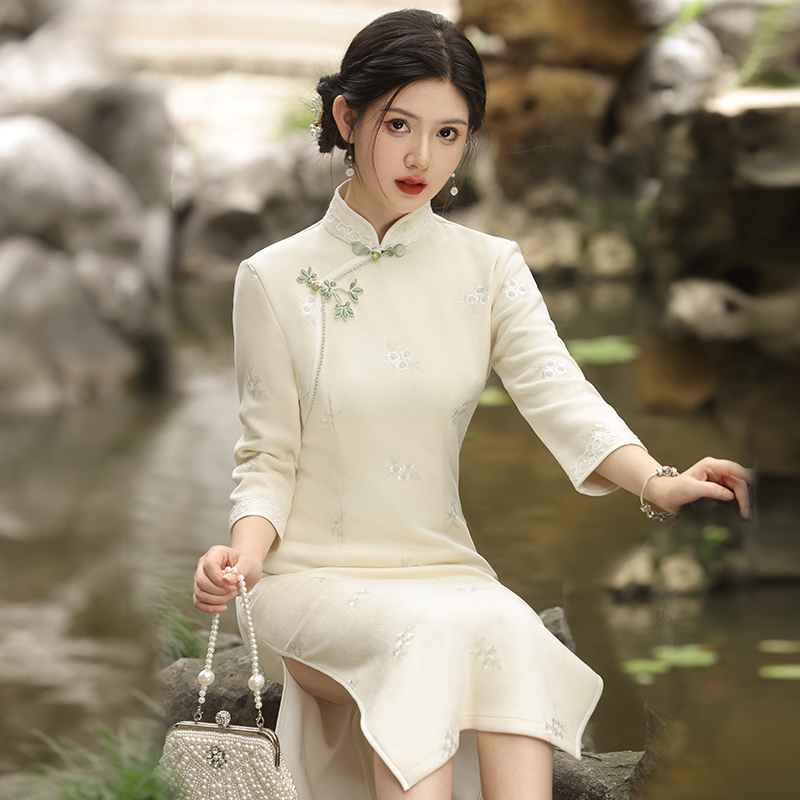 雪花绒刺绣旗袍女新中式秋冬改良