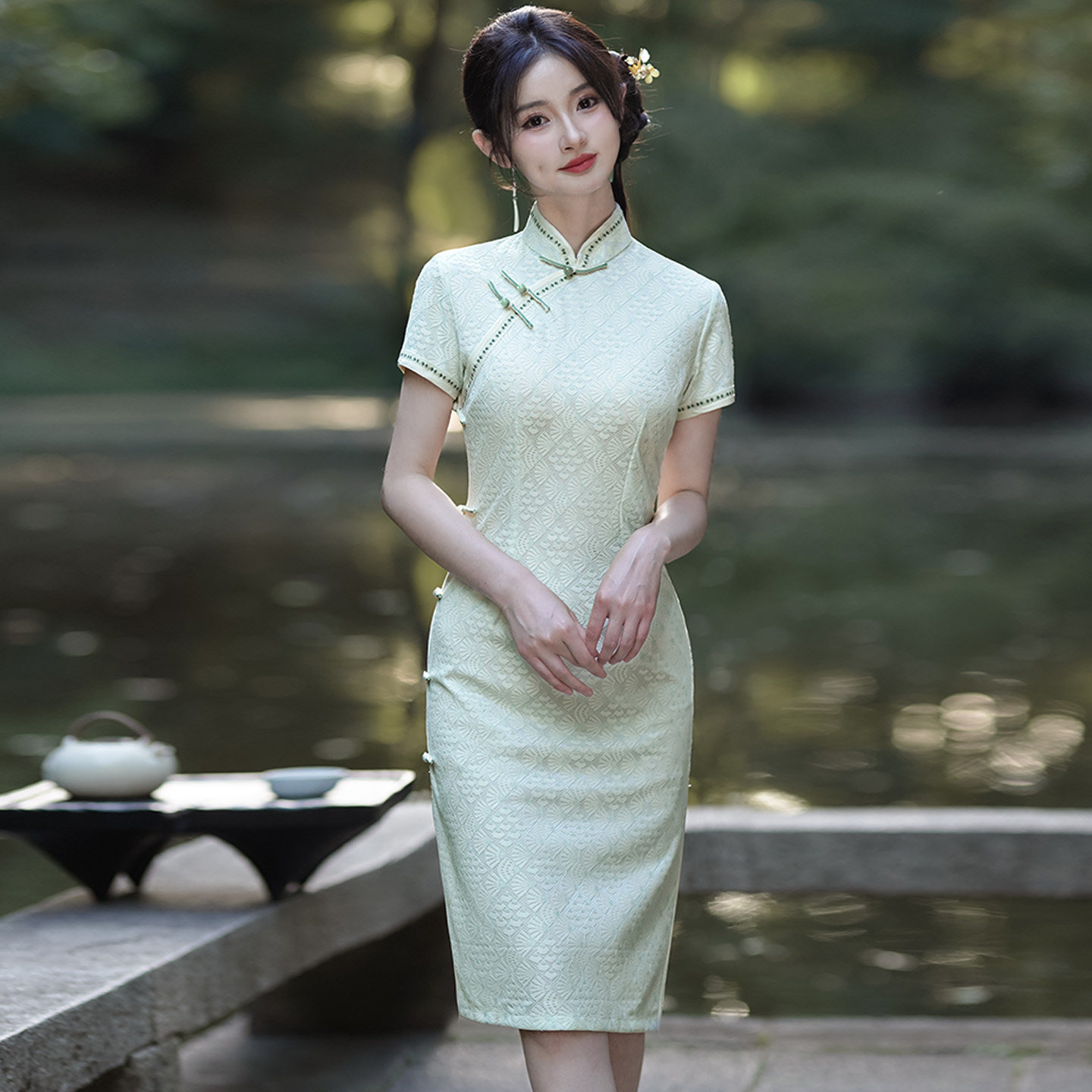 日常改良年轻款女蕾丝旗袍2025新款夏季米色短款小个子修身高级感