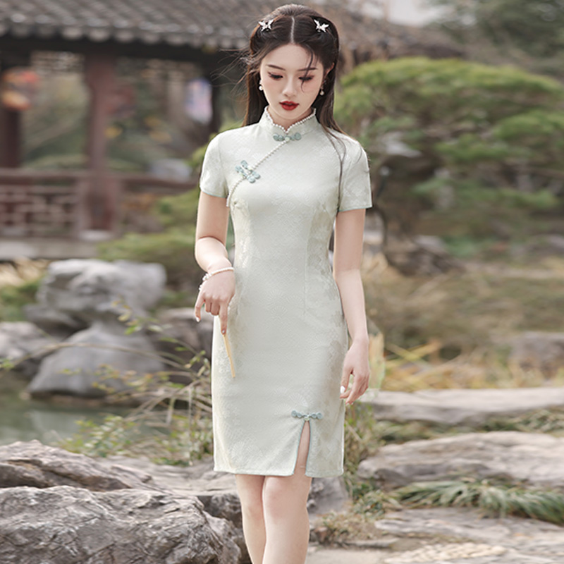 绿色短款蕾丝旗袍改良版日常可穿2025夏季新款小个子新中式年轻款