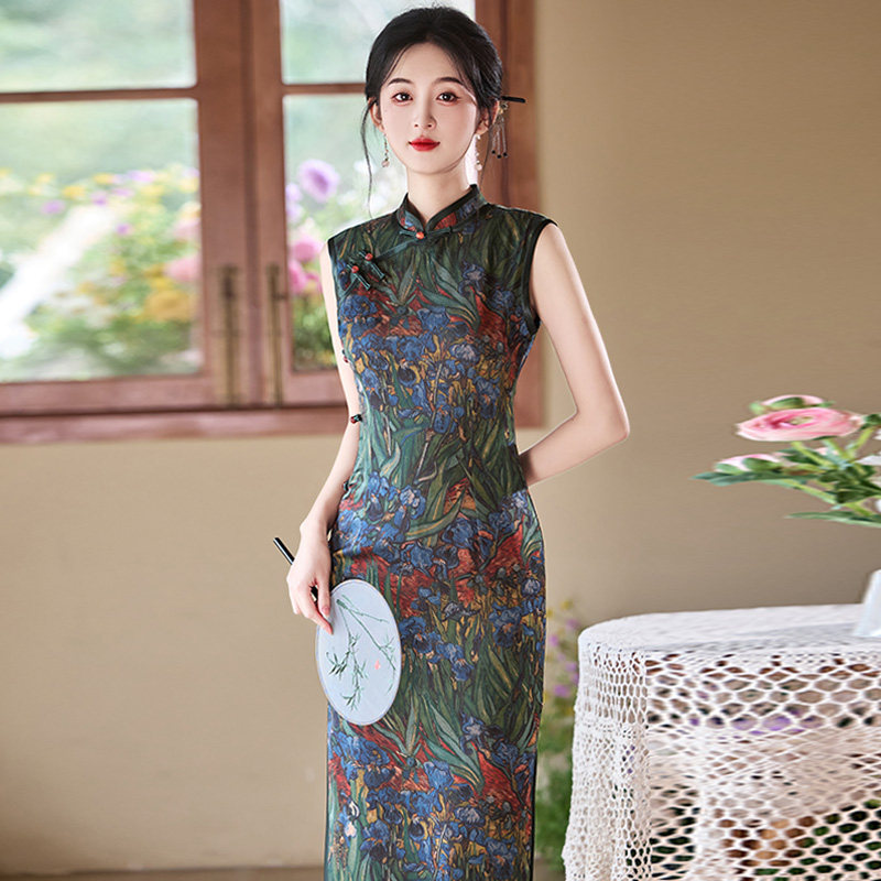 漂亮的东南亚花色无袖旗袍小个子