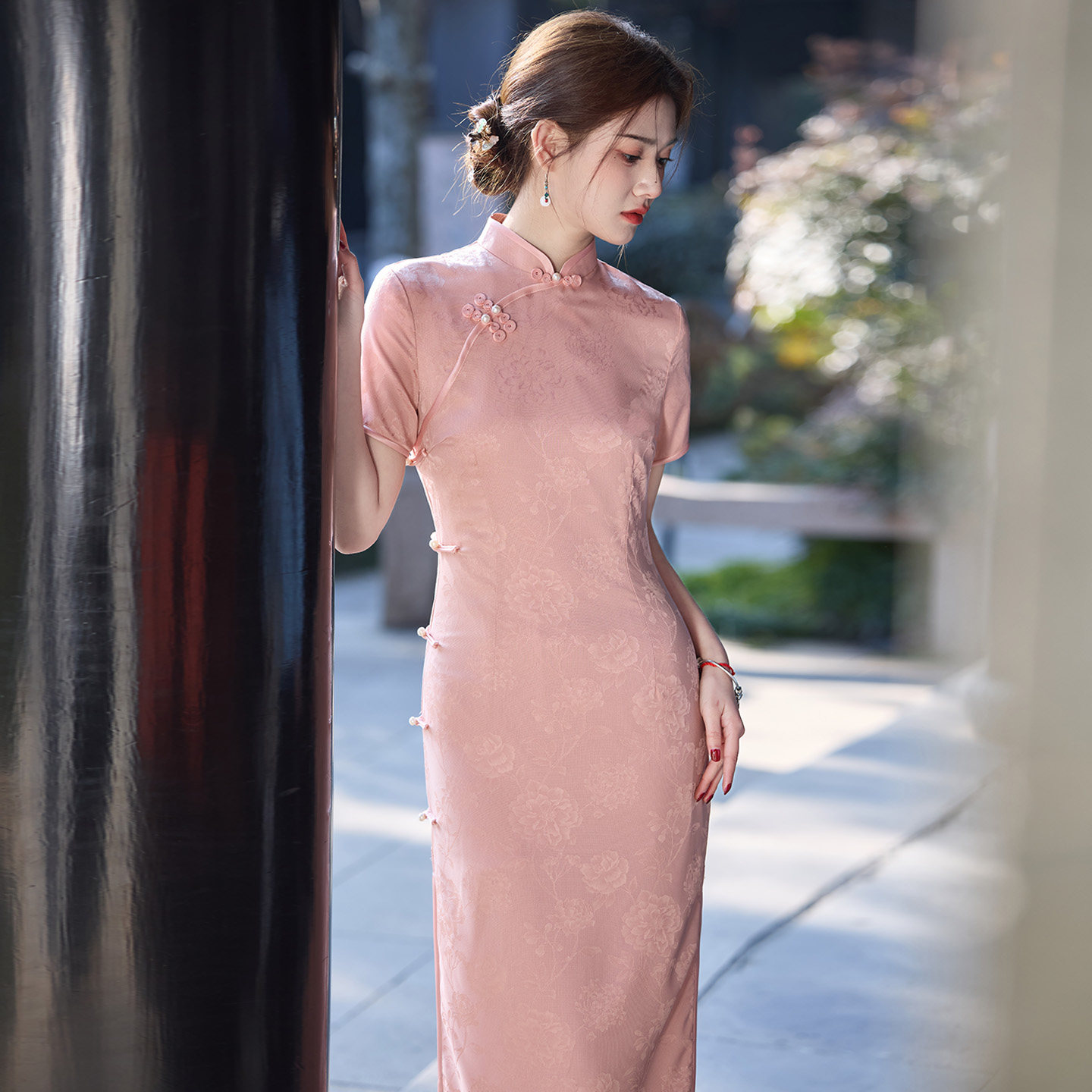 新中式绝美粉色暗纹提花旗袍2025年新款夏季年轻款少女轻奢高级感