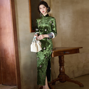 高档刺绣韩国绒加绒旗袍长款冬装2025新款新中式年轻款高级感绿色