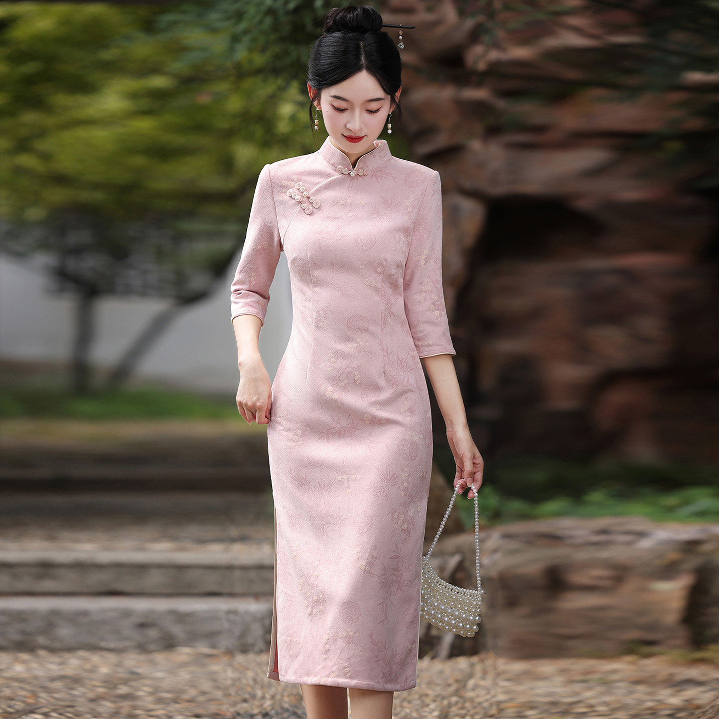 新中式减龄粉色麂皮绒旗袍2026春季新款年轻款少女小个子日常可穿