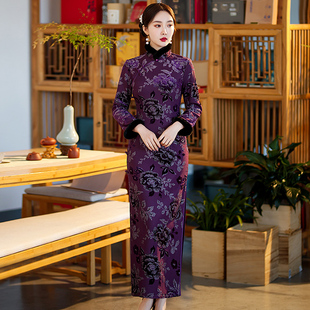 紫色旗袍改良冬季2025年新款加绒加厚复古民国风妈妈长款连衣裙女