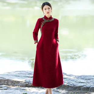 红色水貂绒毛呢长款旗袍2025秋冬季新款年轻款长袖连衣裙大摆显瘦