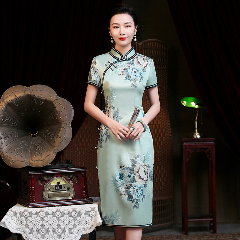 钻石丝真丝旗袍短袖中长款2025春夏季新款浅绿色高端气质日常复古
