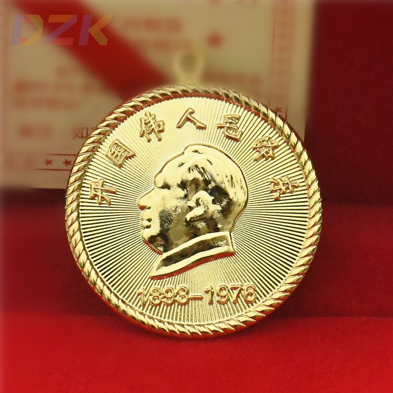 毛主席项链毛爷爷吊坠直径3.2CM金色圆形纪念品币配红盖盒送红u2