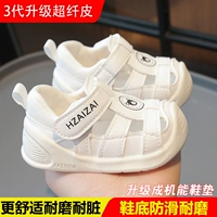 3 поколения сандалий обновляют белые