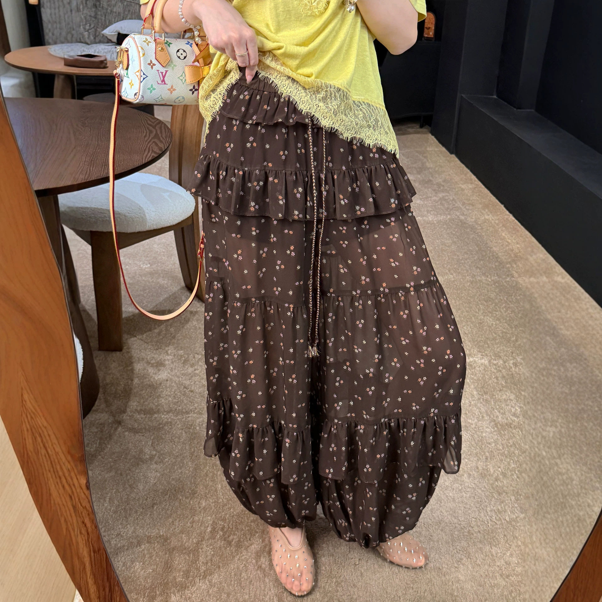 浪漫系咖色荷叶边碎花灯笼裤女夏