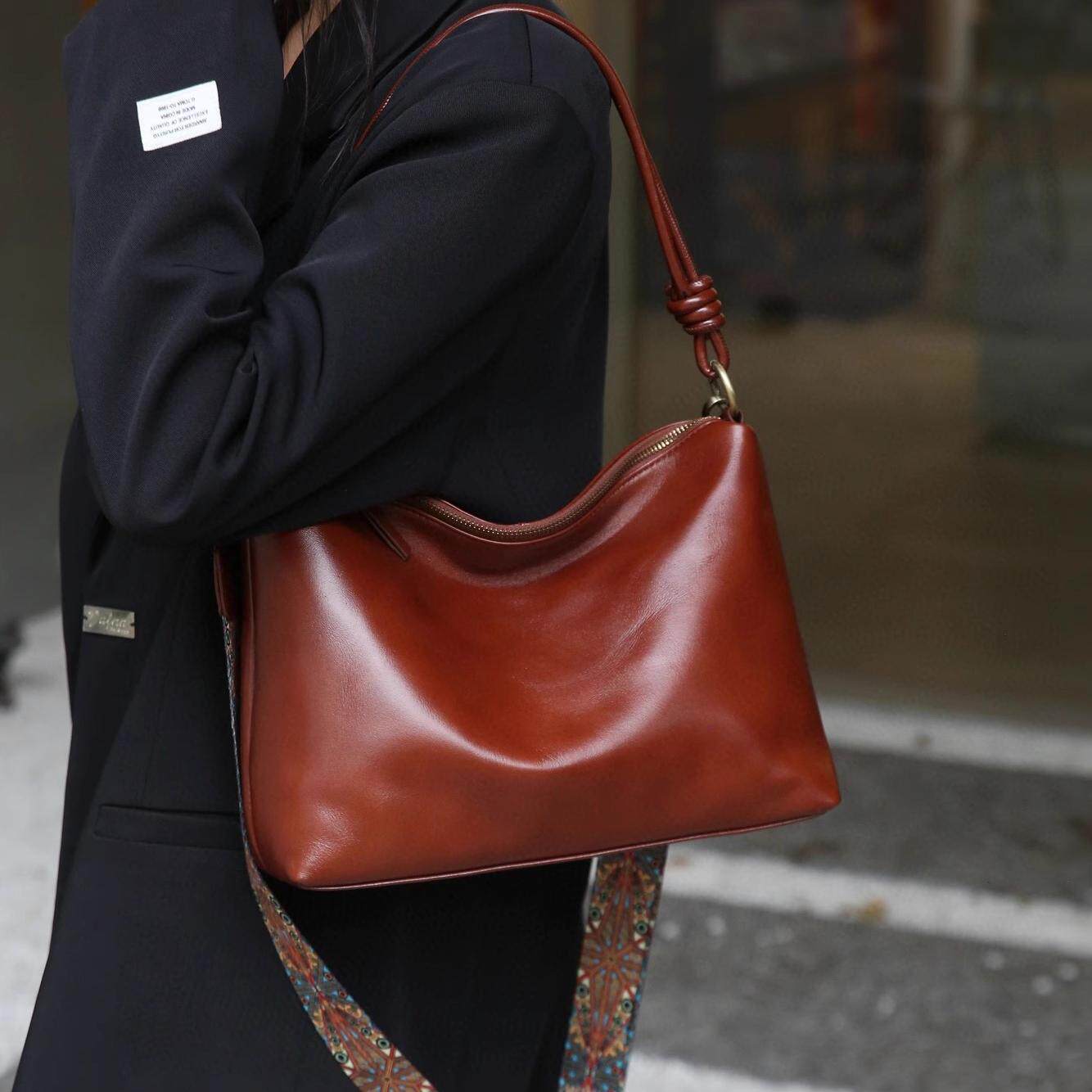 真皮女包韩版百搭头层植鞣牛皮宽肩带单肩软皮复古腋下包