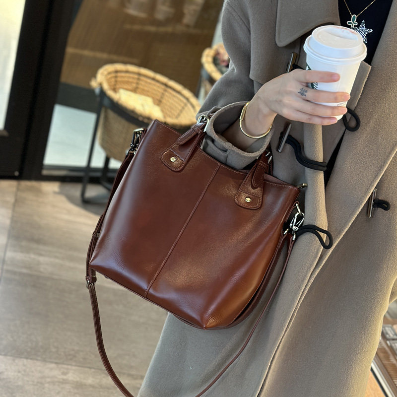 女士水桶包女2025新款包包真皮女包大容量大包牛皮手提斜挎包