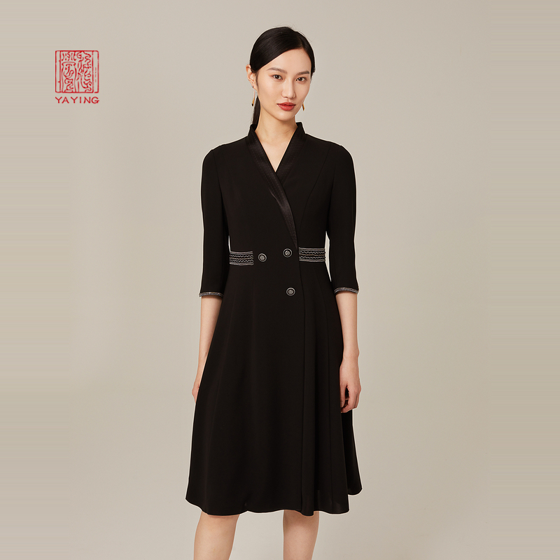 ep雅莹高端系列 礼服小黑裙v领中袖收腰中长连衣裙 春夏新款4508b