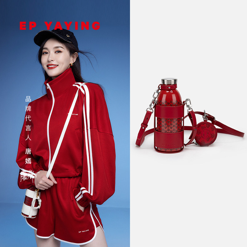 [唐嫣同款]EP雅莹女包 红色可调节便携斜挎水壶包 新款B402A