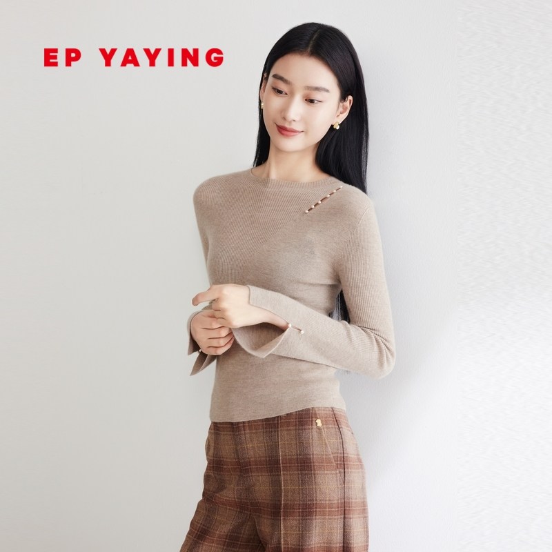 EP雅莹无缝一体半高领针织衫
