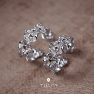 T.MAJOR 绽放立体曼陀罗花金色花蕊小圆环耳环 曼堂流光系列