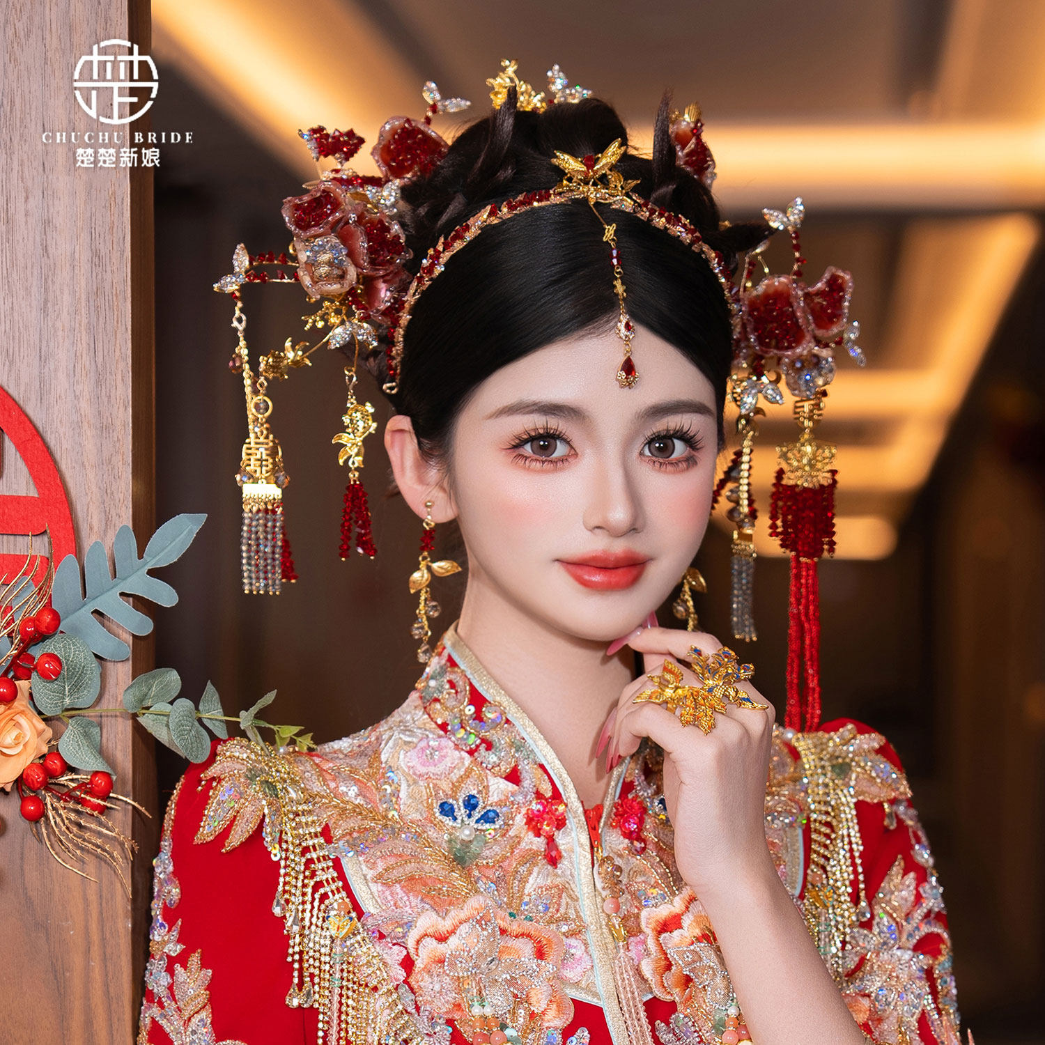 中式新娘头饰新款红色流苏金色发箍眉心坠宫廷风婚礼秀禾服发饰品