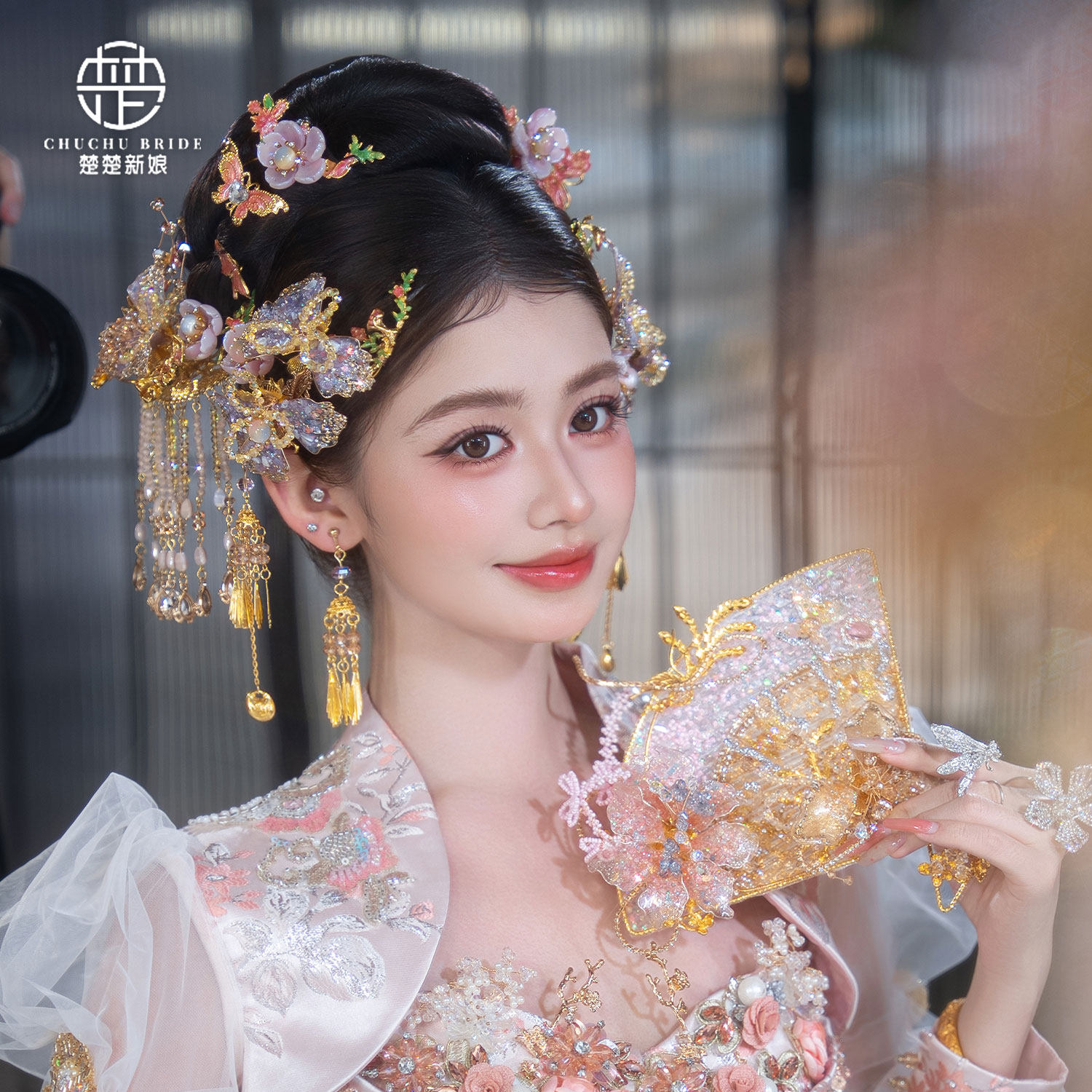 新中式粉色金粉新娘发饰