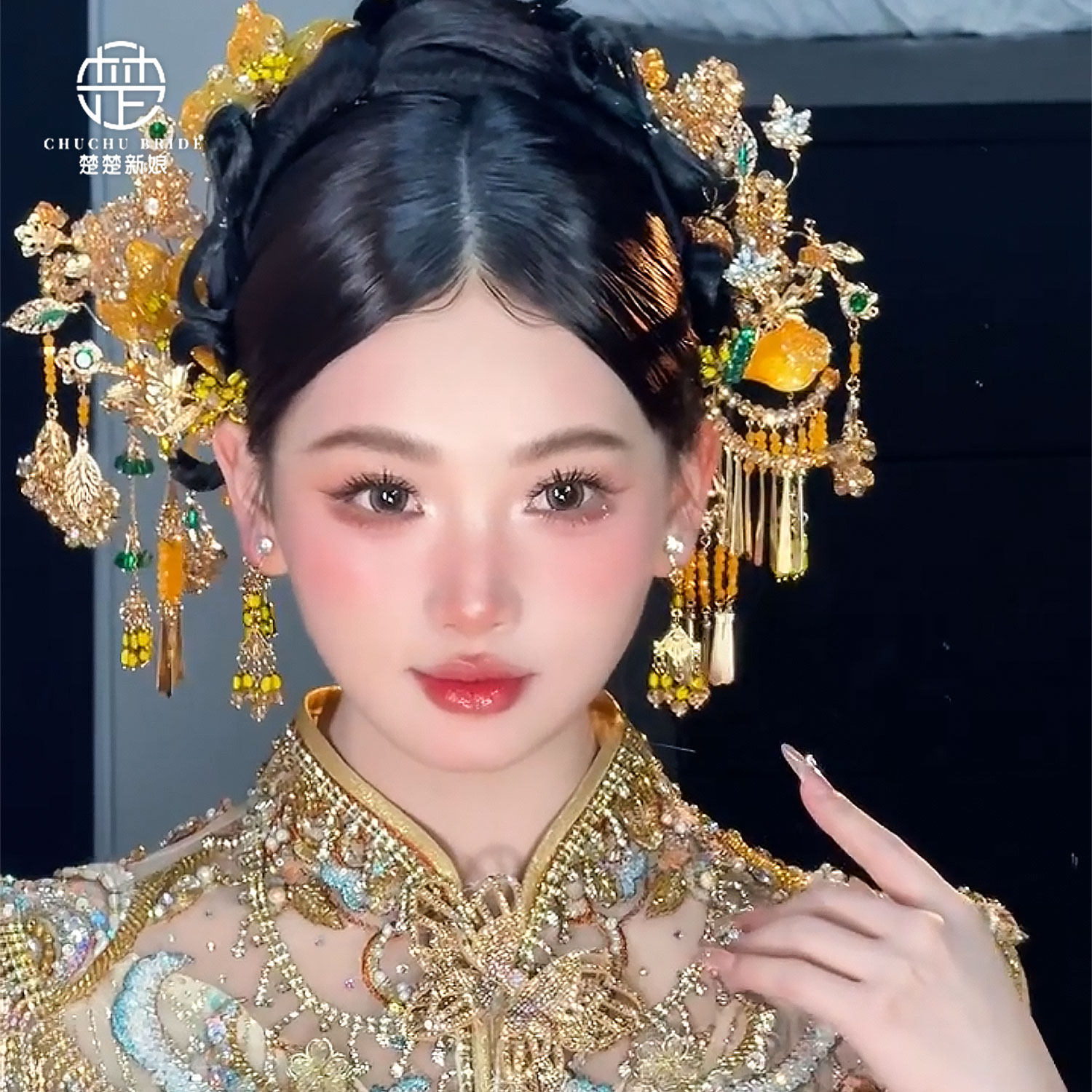 中式婚礼新娘龙凤褂花朵头饰