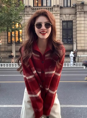 红色条纹翻领软糯针织衫毛衣2026新款秋冬季巨好看新年穿搭0115k