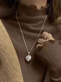 真菌边缘半高领下装衬衫的妇女秋季2025新的苗条适合美拉德桩领螺