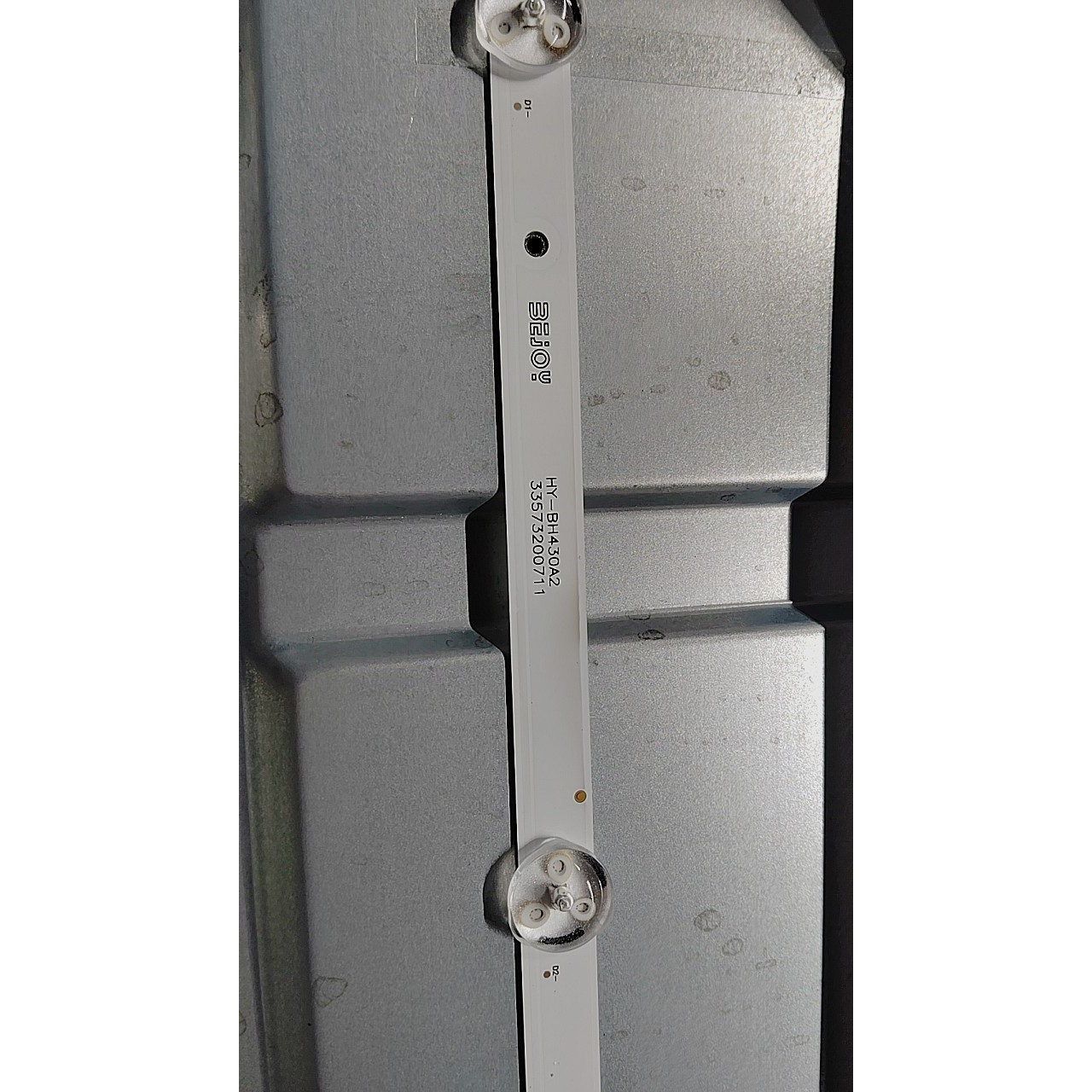 组装43寸液晶电视HY-BH430A2 33573200711灯条背光LED铝板灯管