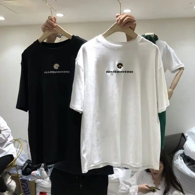 个性短袖t恤女新款夏季宽松韩版小菊花刺绣学生半袖上衣大码女装T