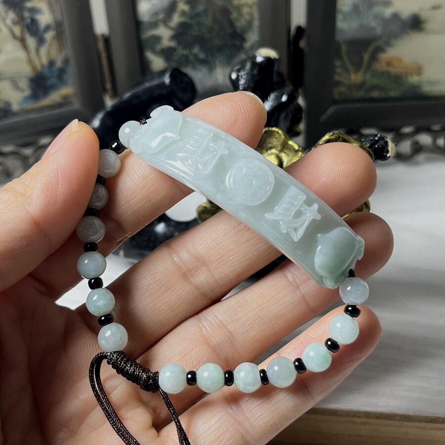 缅甸天然翡翠A货玉石手牌