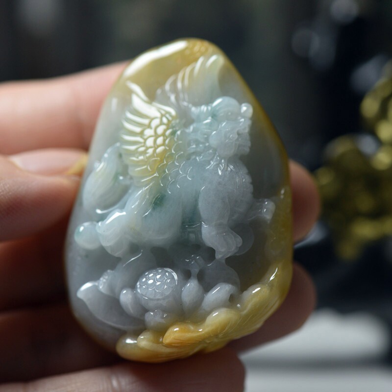 翡翠玉石黄翡飞天麒麟玉牌吊坠 缅甸玉器珠宝首饰 工厂直销送证书