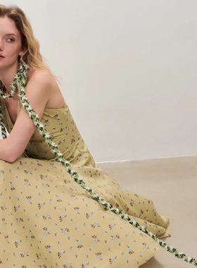 【XSPACE】Dpercent丨嫩芽绿艺术花卉不对称印花挂脖修身连衣裙