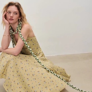 【XSPACE】Dpercent丨嫩芽绿艺术花卉不对称印花挂脖修身连衣裙