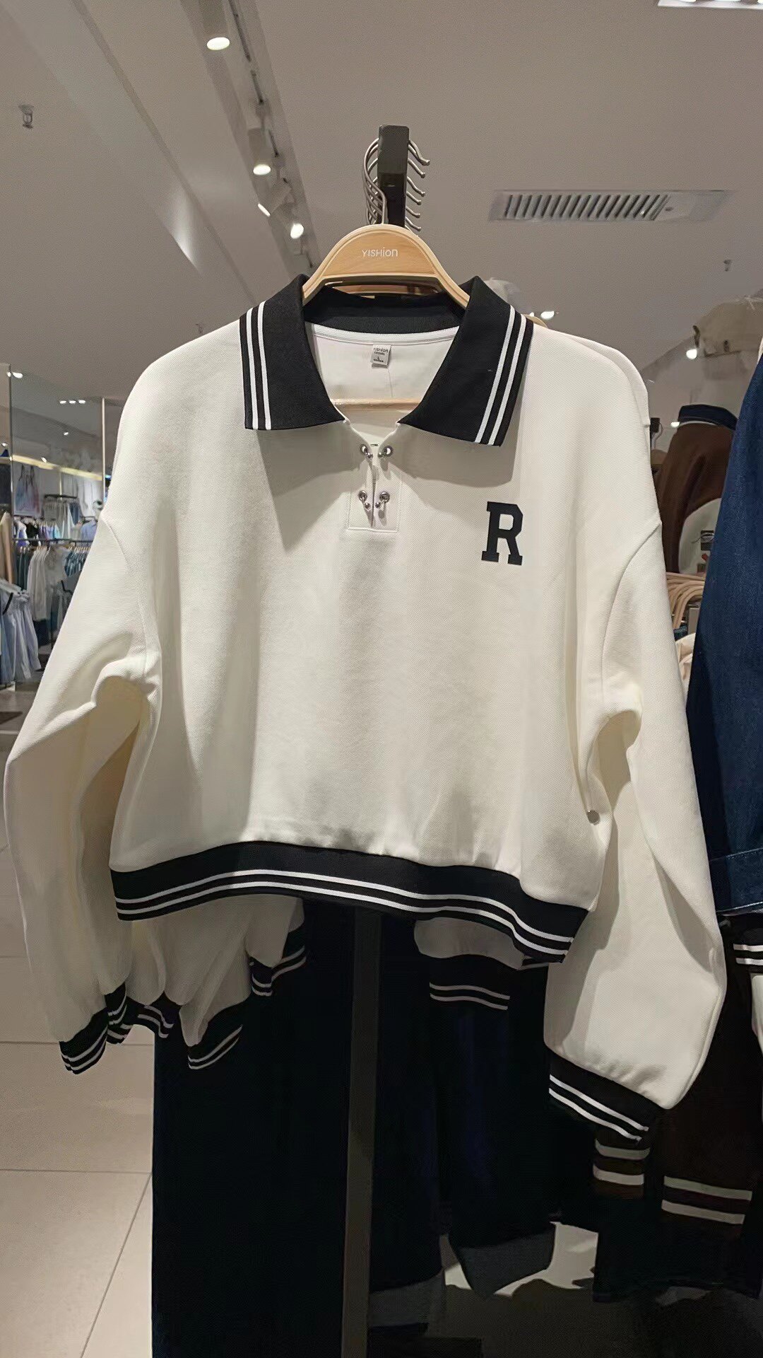 2023专柜正品以纯女装针织弹力宽松翻领落肩长袖半开筒短装衫