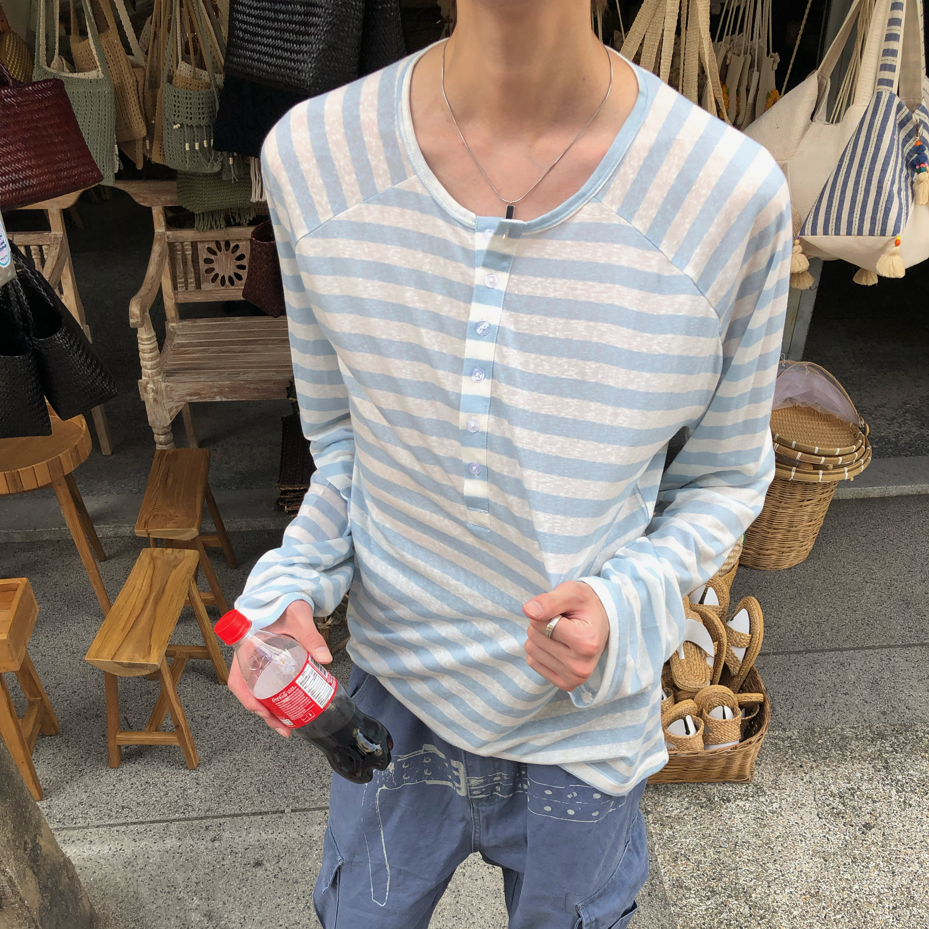 慵懒蓝白条纹夏季轻薄长袖图片