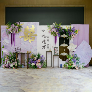 2025新中式订婚布置装饰全套摆件女方家里现场景结婚礼kt板背景墙