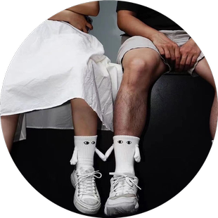 牵手袜子情侣款磁吸拉手可爱牵脚袜搞怪男女可以会的吸铁石中筒袜