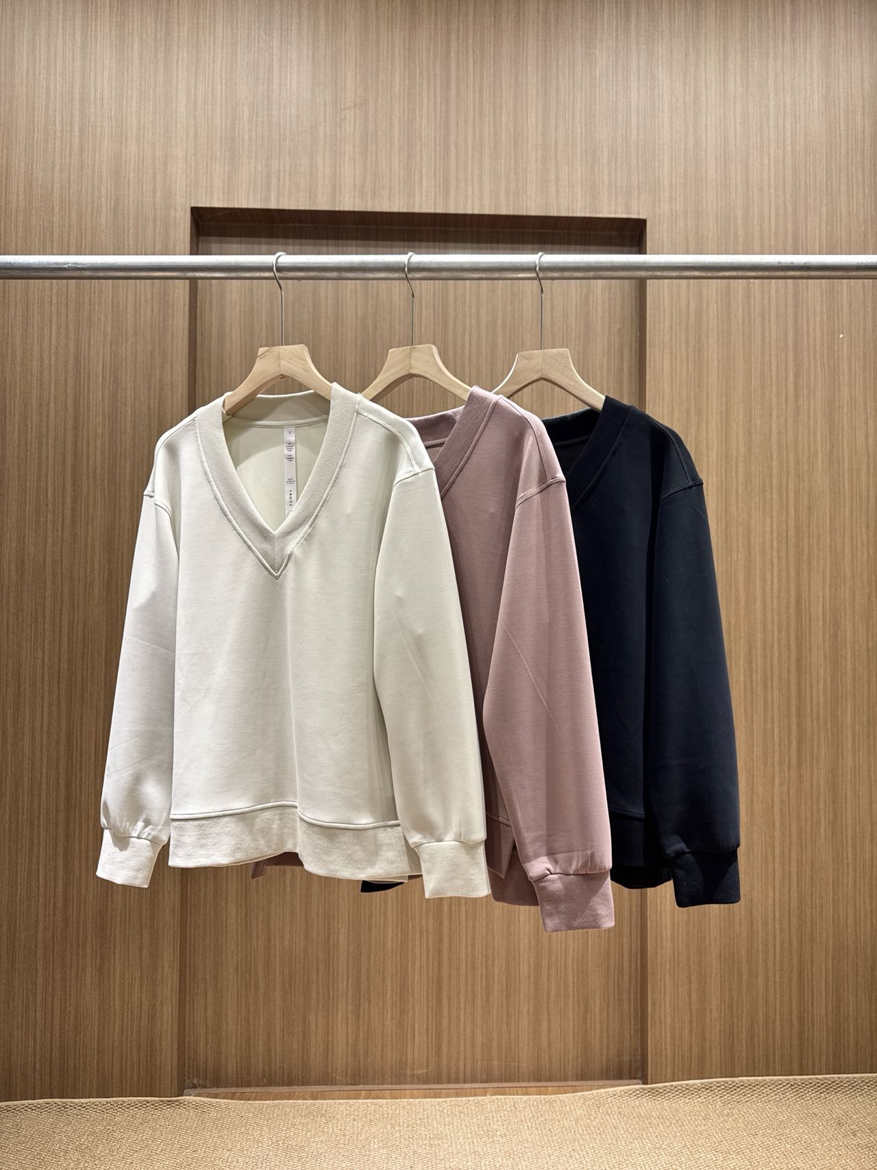 知慧～秋冬新款通勤宽松V领韩版百搭简约长袖上衣休闲卫衣