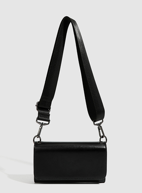 男士小挎包包2022新款黑色武士包潮时尚休闲百搭单肩斜挎小方包