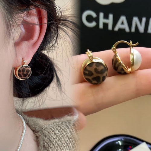 一款两戴植绒豹纹圆形珠珠耳扣
