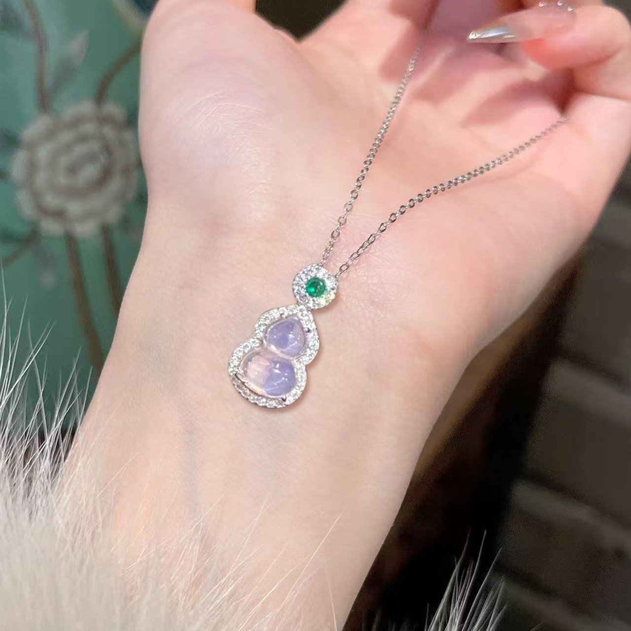 钛钢不掉色新中式粉紫色葫芦吊坠项链女小众轻奢锁骨链毛衣链气质