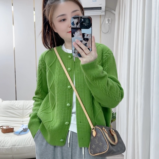 短款加厚毛衣开衫女秋冬2026新款别致复古宽松设计感麻花针织外套
