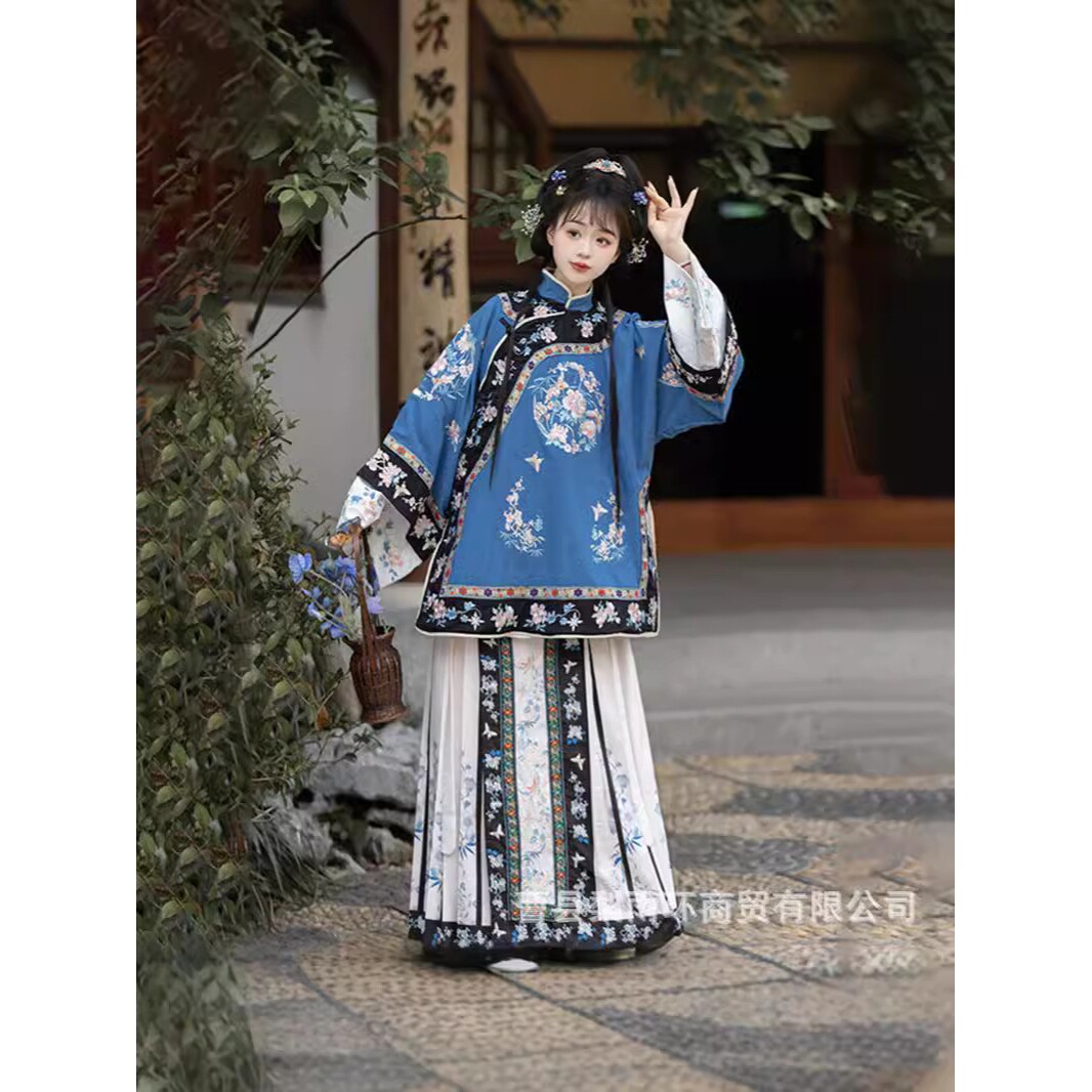 2026新款清汉服女斜襟立领双色重工刺绣马面裙清代服饰套装秋季全