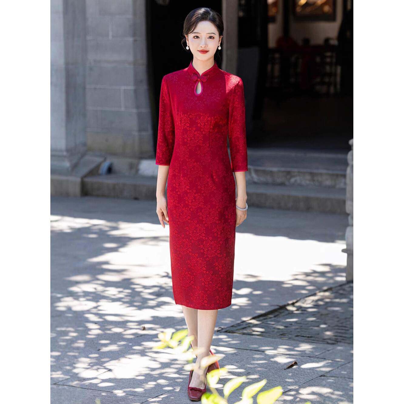 2026新款酒红色旗袍结婚喜宴妈妈装敬酒服洋气年轻款修身中长过膝