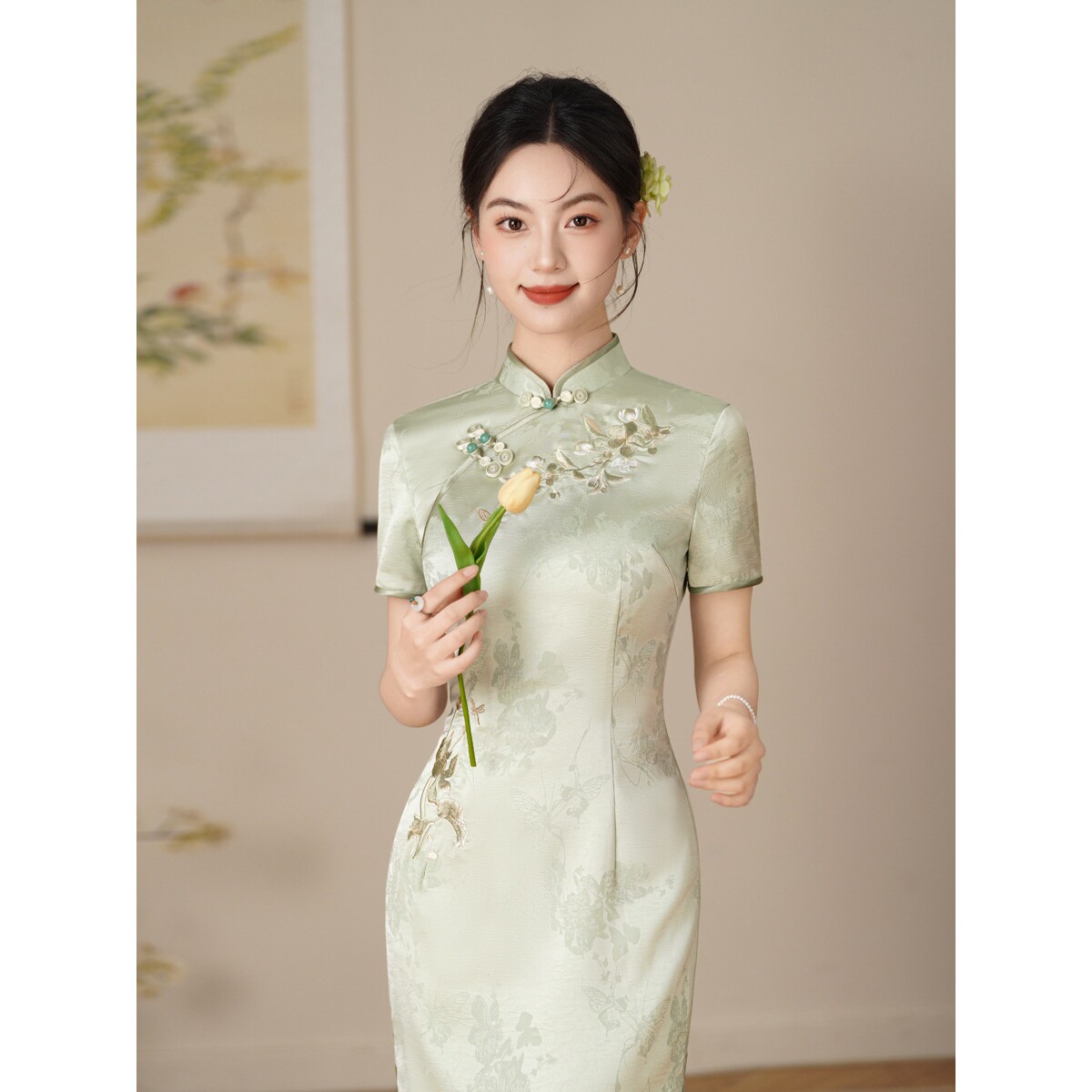2026新款浅绿色短袖改良旗袍清新花卉刺绣暗纹提花温婉民国风日常