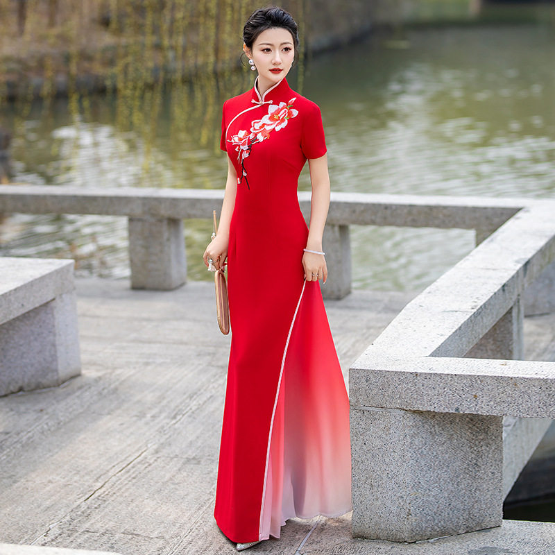 2026新款奥黛旗袍连衣裙舞蹈服妈妈装走秀渐变旗袍演出服雨后彩虹