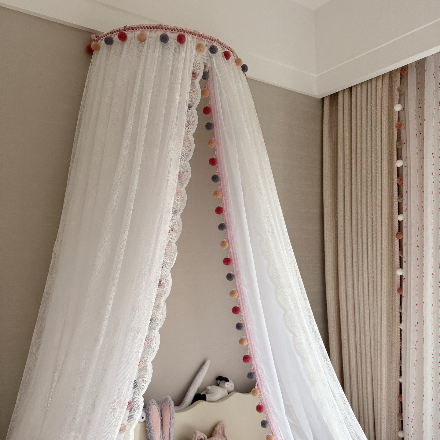 公主简约蕾丝纱幔双层彩色毛球法式床幔精致酒店民宿装饰床头纱幔