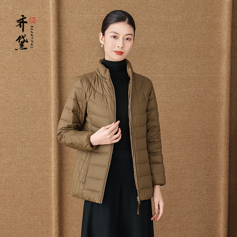 齐黛品牌羽绒服女2025秋冬新款连帽加厚保暖轻薄90绒妈妈装短外套