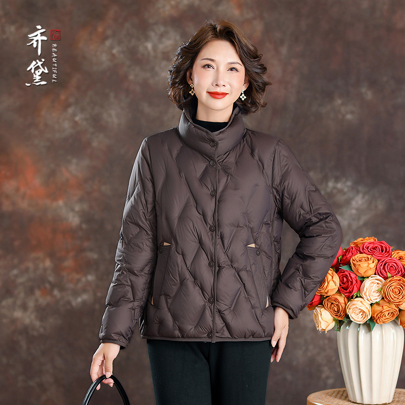 中年妈妈五十多岁洋气羽绒服女2025冬季新款商场同款加厚保暖外套